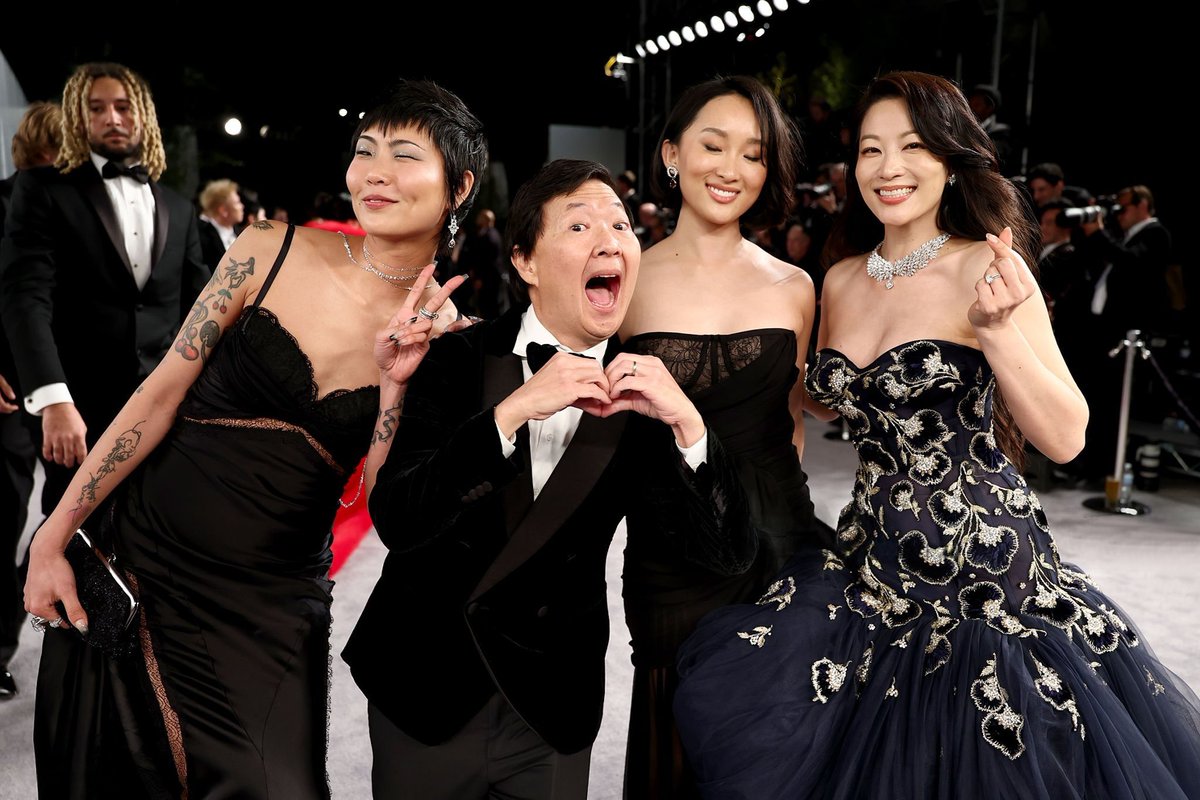 kristanomonomon's tweet photo. i'm living for these photos <333
BOBBY & HIS GIRLS~๐ฉทโ๏ธ๐๐ซถ๐๐๐๐ซฐ
๐ธ: getty, cindy ord @ vanity fair #osars after party https://t.co/R6yMMWSIyf