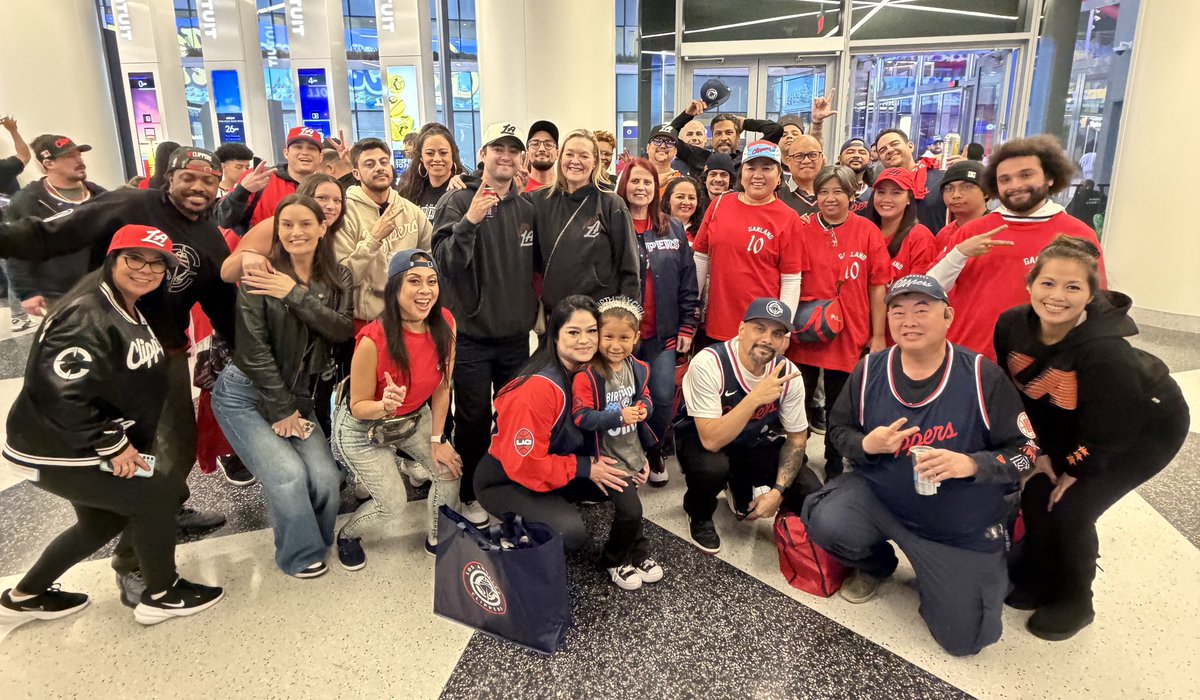 cswboss's tweet image. #ClipperNation  Please join us for the halftime #FamBase group picture. It will be taking place by the digital shooting games near Bar 310 &amp;amp; Pick &amp;amp; Roll at the Section Main 2/4 entrance on the main/3rd level). GO CLIPS!!