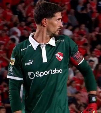 gasticai30's tweet photo. Me HARTO por completo el arquerito que no te salva una. Que se vaya al banco,se come todos los goles desde que arrancó el campeonato y no te da seguridad https://t.co/DKzc9RzREB