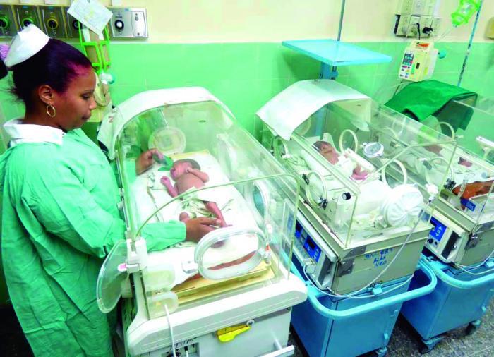 🇨🇺 Ante el actual escenario energético del país, desde el <a href="/MINSAPCuba/">Ministerio de Salud Pública de Cuba</a> damos seguimiento a la situación que presentan nuestras instituciones. 
Se adoptan las medidas necesarias para mantener activos los servicios básicos.