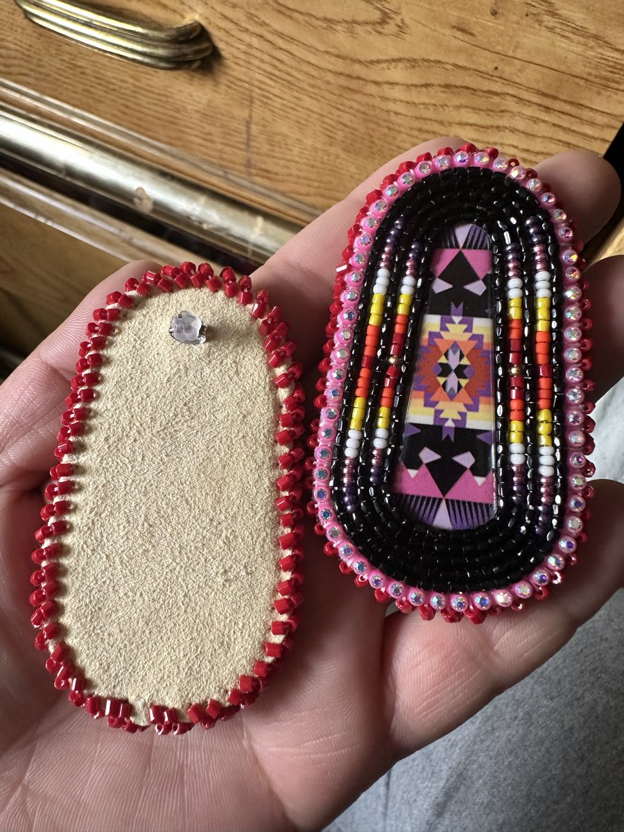 slolwayesni's tweet photo. i have these earrings for sale still. i need to pay my insurance by the 18th. its $7 to mail off https://t.co/n66O8BH7yU