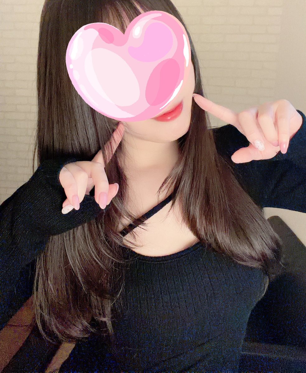 asakura2026's tweet photo. 昨日はご指名様ありがとうございました💕成田到着しました💓
美容院に行って髪の毛綺麗にして貰いました💇‍♀️謎にぶりっ子ポーズになってしまったけど、どうかな？🥰
今日も一日頑張ります💓 https://t.co/5Psv5A3QNU