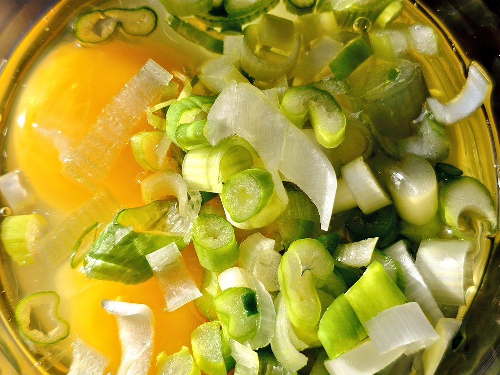 🍽 엣홈푸드 🍽

오늘은 🥚계란이랑 파. 
이 아이들이 자라서 뭐가 될까요? 

음, 상상하시는 그런 거 아닐거임. 
조금 더 상상을 하시고 오세요. 

나 분명 말했다아?