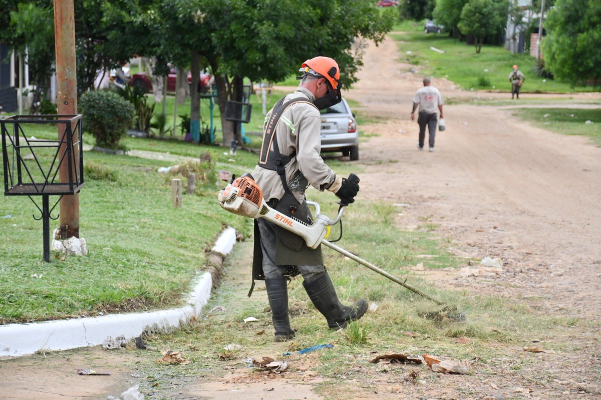 Operativo integral en barrio Toronjal con tareas de saneamiento, fumigación, desmalezado y mejoras en espacios públicos.

Seguimos trabajando por una Concordia más limpia y cuidada. 🌱