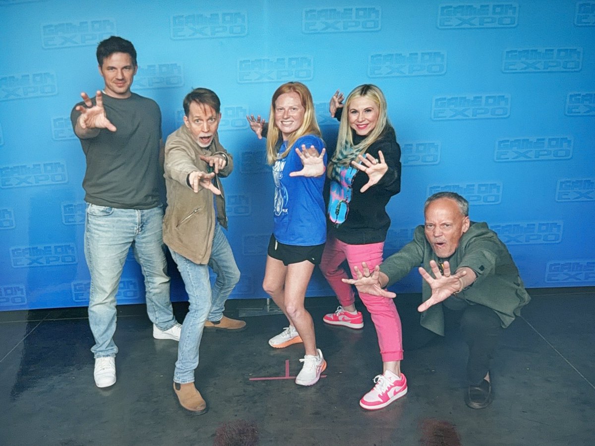 nicole_pinter6's tweet photo. I’m so excited for how Star Wars my year is about to be… and it’s off to an amazing start!! #GameOnExpo https://t.co/jGOsjumKY1