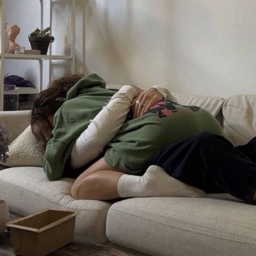 Love Day tweet media