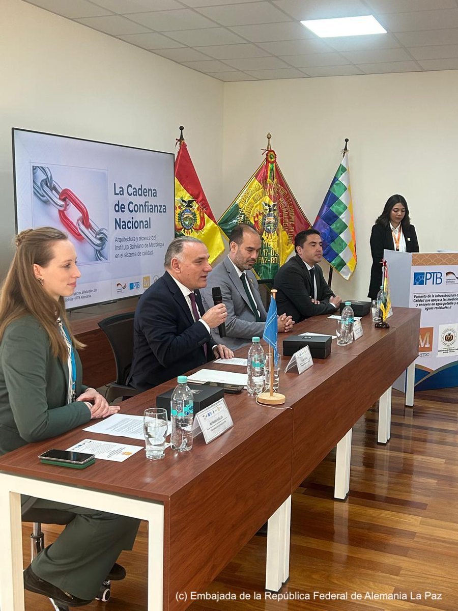 AlemaniaBOL's tweet photo. 🇩🇪 apoya las energías renovables y las cadenas alimentarias con potencial exportador mediante el inst. de metrología PTB.
Hoy visité @IbmetroBolivia con el vicemin. @GusJaureguiG y el dir. @sterceros.
La cooperación alemana está comprometida con la infraestructura de calidad en🇧🇴 https://t.co/Ot5SlHGevw