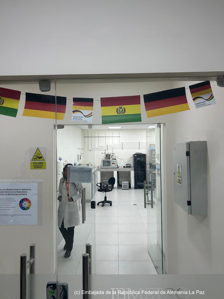 🇩🇪 apoya las energías renovables y las cadenas alimentarias con potencial exportador mediante el inst. de metrología PTB.
Hoy visité <a href="/IbmetroBolivia/">IBMETRO</a> con el vicemin. <a href="/GusJaureguiG/">Gustavo Jáuregui Gonzáles</a> y el dir. <a href="/sterceros/">Santiago Terceros Pavisich, ciudadano 🇧🇴</a>.
La cooperación alemana está comprometida con la infraestructura de calidad en🇧🇴