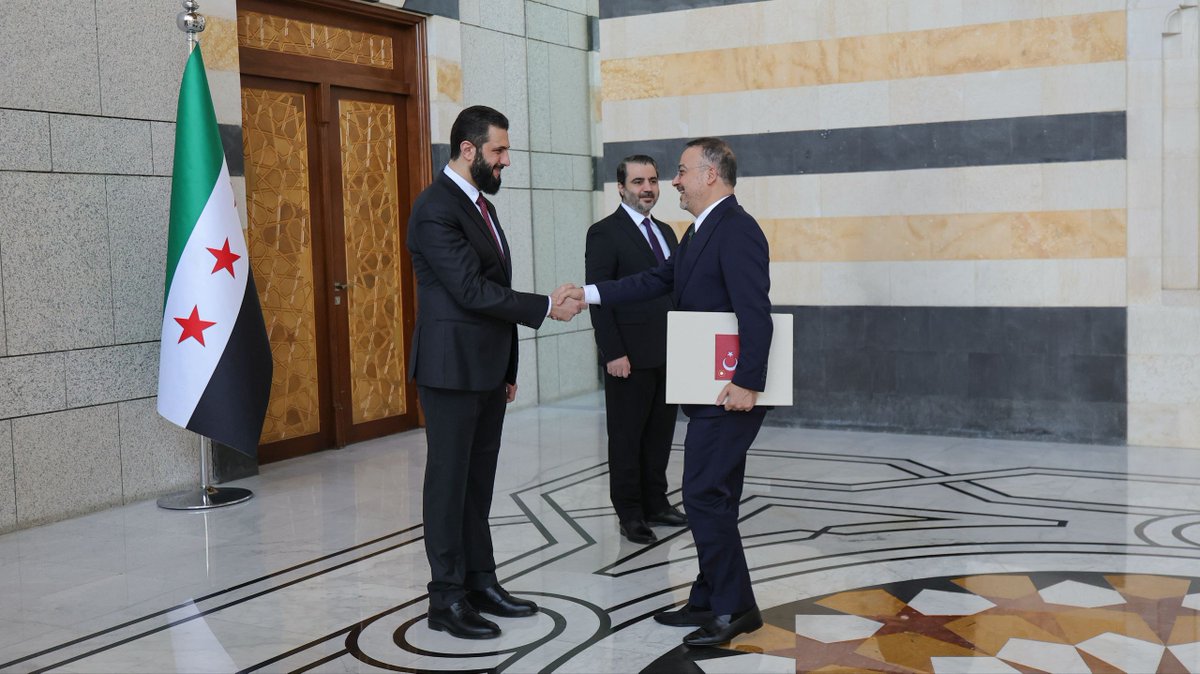 QUSAY_NOOR_'s tweet image. President Ahmed Al-Sharaa received today the credentials of Ambassador Nuh Yılmaz, #Ambassador of the #Republic of #Turkey to the #Syrian #Arab Republic, during an official ceremony held at the People’s Palace in #Damascus, in the presence of the #Minister of #Foreign #Affairs