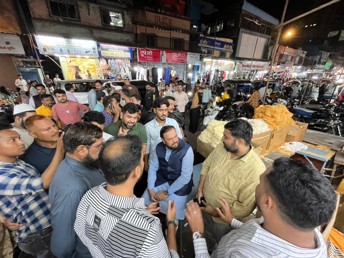 abuasimazmi's tweet image. मेरे गोवंडी की रौनक-ए-रमज़ान। 

रमज़ान के मुक़द्दस महीने में गोवंडी की गलियों में रौनक और भाईचारे का खूबसूरत माहौल।

#Ramadan #MankhurdShivajiNagar #Govandi #AbuAsimAzmi #Ramzan