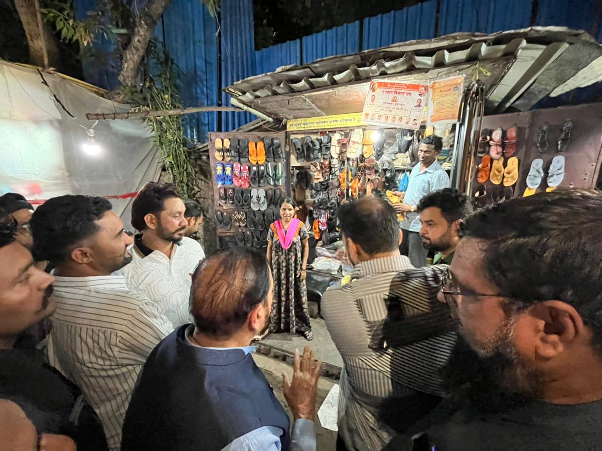 abuasimazmi's tweet image. मेरे गोवंडी की रौनक-ए-रमज़ान। 

रमज़ान के मुक़द्दस महीने में गोवंडी की गलियों में रौनक और भाईचारे का खूबसूरत माहौल।

#Ramadan #MankhurdShivajiNagar #Govandi #AbuAsimAzmi #Ramzan