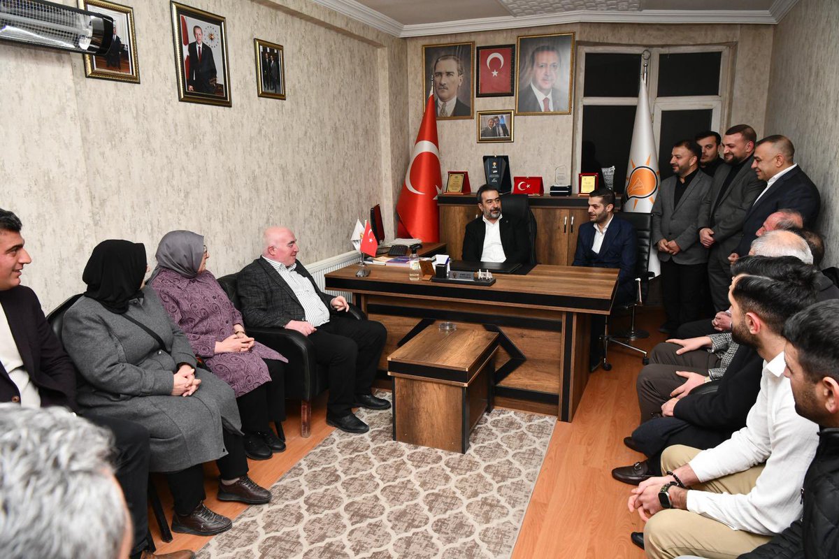 AkpartiAnkara's tweet photo. İl Başkanımız Sn. @hakanhanozcan, Haymana İlçe Başkanlığımızı ziyaret ederek teşkilat mensuplarımızla bir araya geldi.

#MilletimizleYolumuzBir
#SevdamızdaBüyükDavamızda https://t.co/wkSHRiQun8