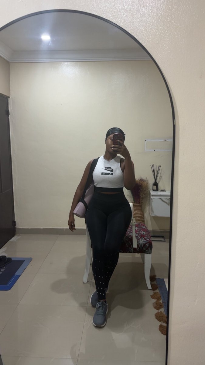 Teewahh's tweet photo. Context: Gym. https://t.co/rmFZAsmFl0