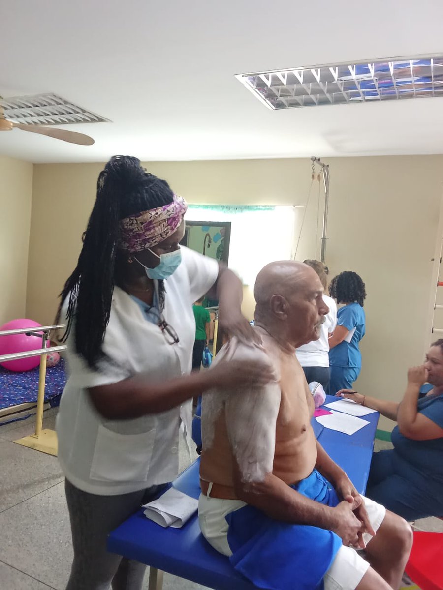 CubacooperaveG's tweet photo. Si labor no es sólo aplicar una terapia , es un acompañamiento diario donde cada paso y cada ejercicio representa un triunfo hacia la recuperación , Centro de diagnóstico integral Ernesto Che Guevara #CubaPorLaVida https://t.co/VtwWwNQ8K3
