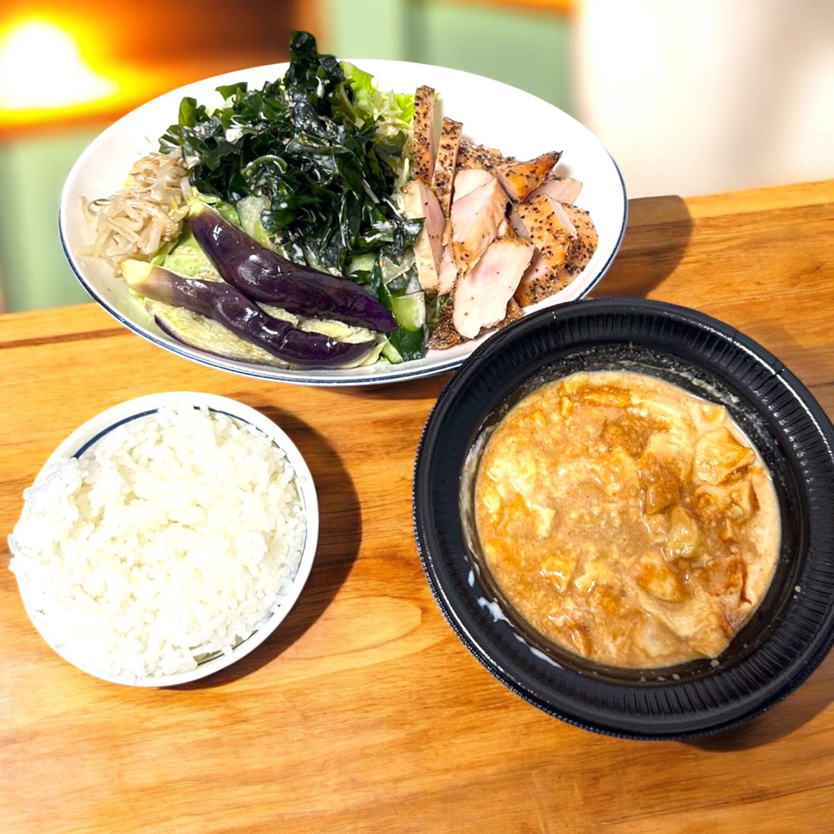 horima_hiroki_'s tweet photo. 90日ボディメイク記録
DAY14

【日付】5/26

体重
99.3kg

摂取カロリー
1,855kcal

歩数
19,352歩

運動
ウォーキング1.5h

睡眠
5.0h

今日は忙しく
食事の時間が少し遅め。
深夜だったので
夕食は白米なし。

歩数はしっかり確保。
焦らず
コツコツ継続。
目標
75kg

#ダイエット記録
#ボディメイク https://t.co/ATh0n7jhNl