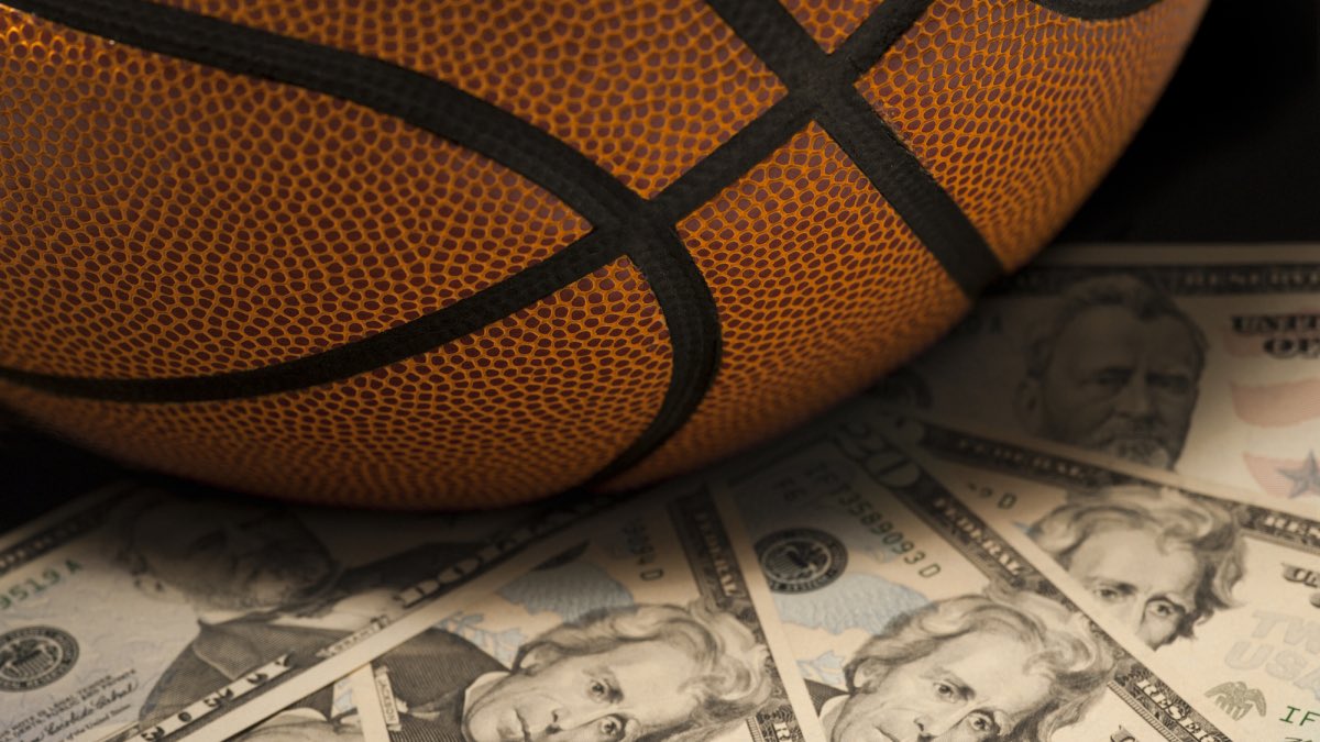MrsWare0414's tweet photo. Money, madness and the business of the bracket
  https://t.co/I2ZXjGr7DF https://t.co/VOeWBHrZIw