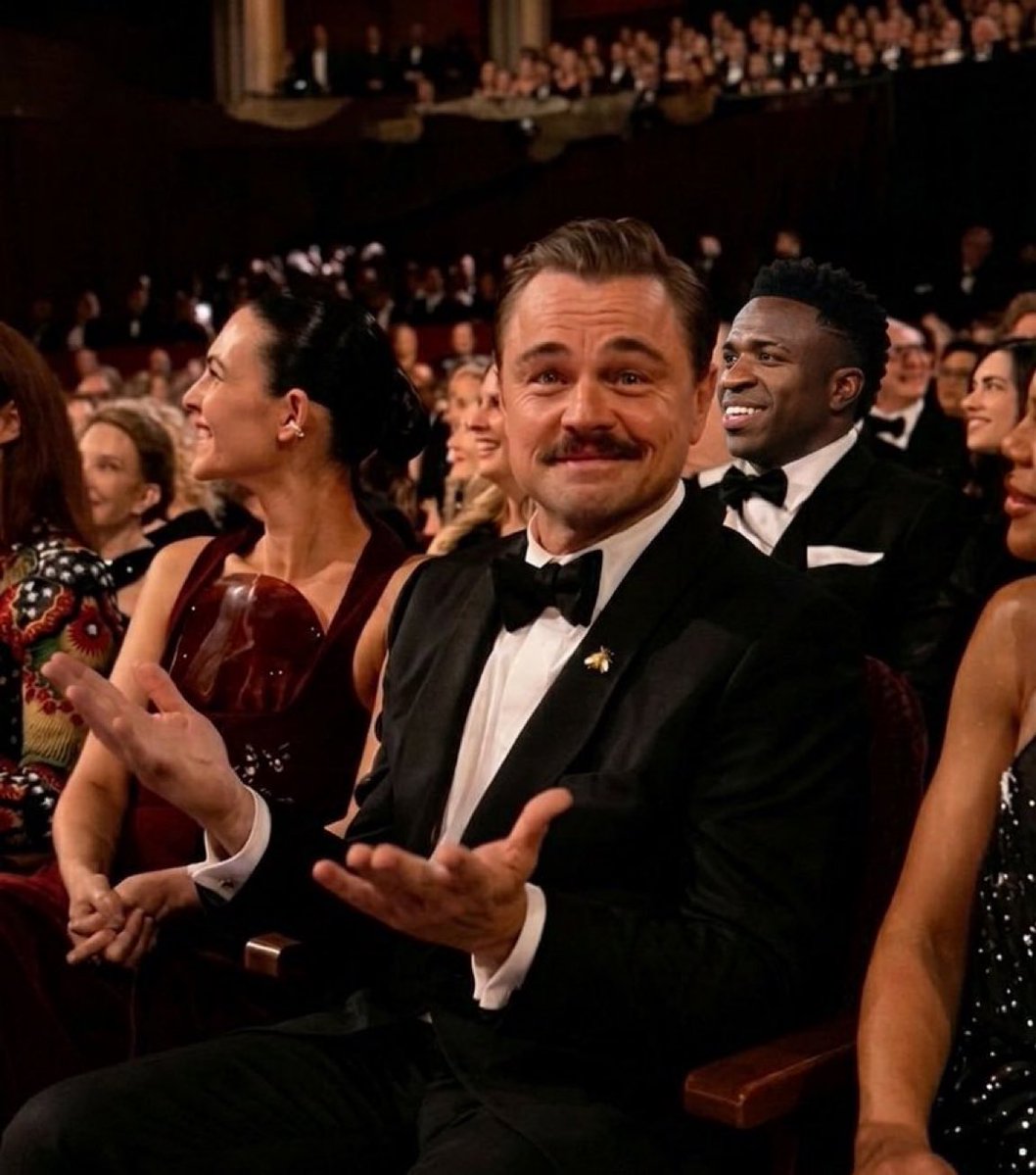 Leo si tiene cara de un Man que diría a mucho orgullo:

“Viva la revolución”

Estamos tan acostumbrados a que nos regale tan buenos trabajos, que ya le pedimos mucho más.

El debió llevarse el Oscar a mejor actor.
