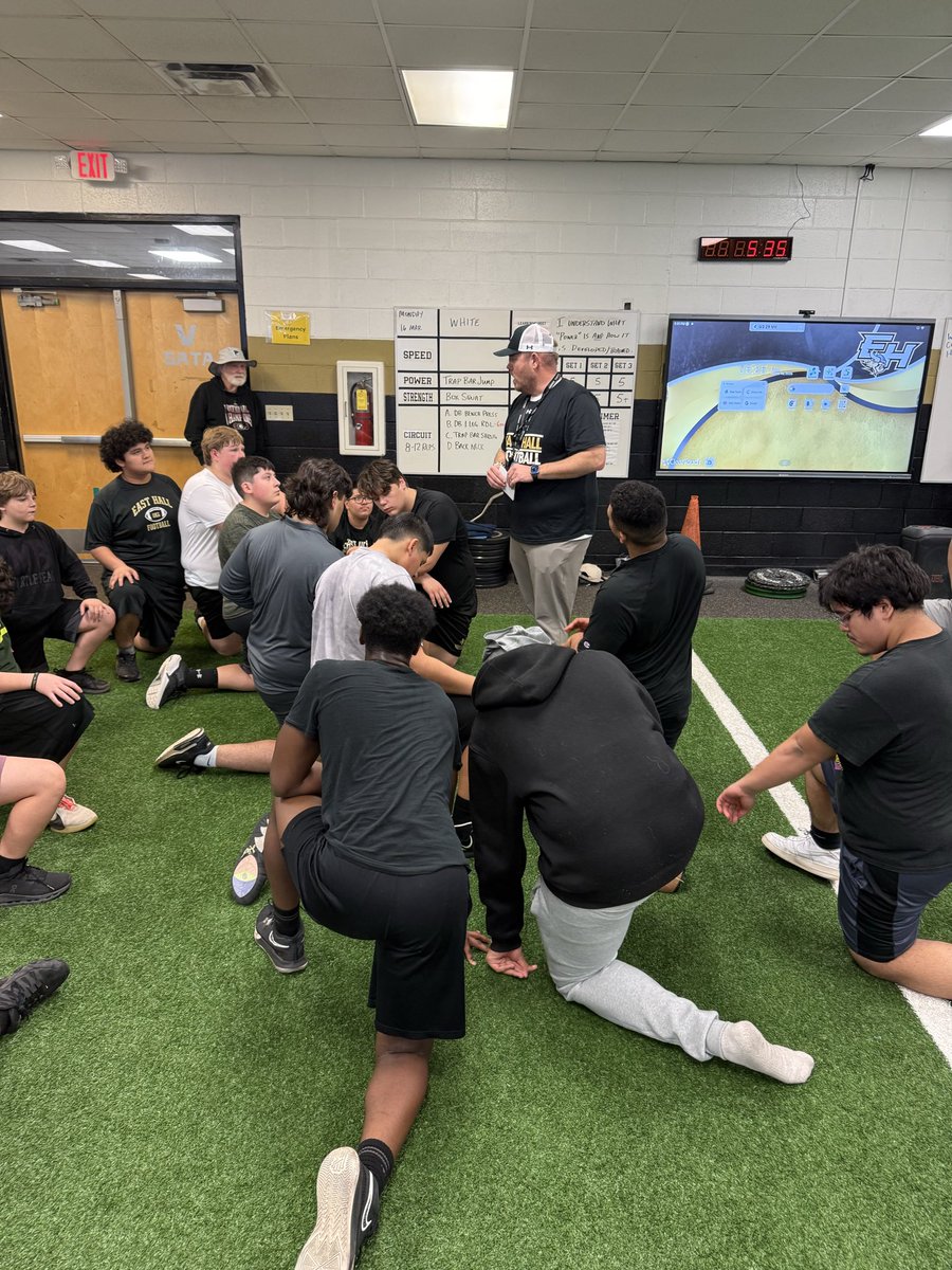 East Hall Vikings Football tweet media