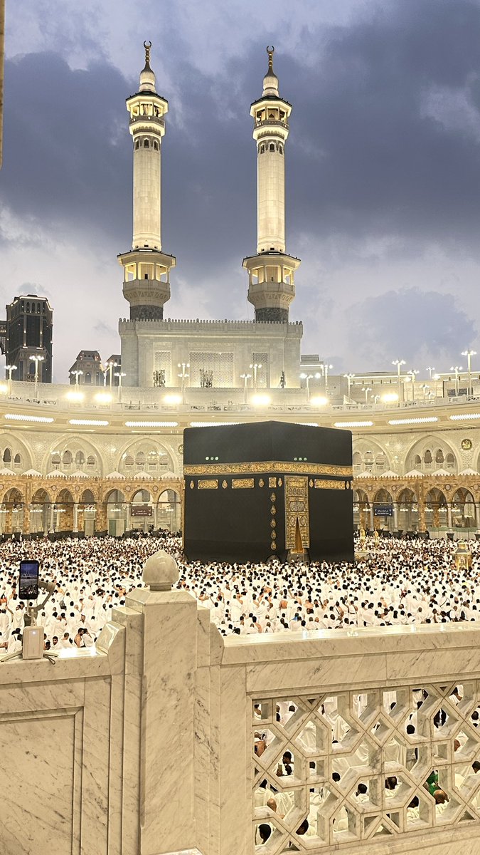 طاب اللَّقاء وقرّت الأعيُن وارتوى القلب 
الحمد لله على تمام العمرة ❤️