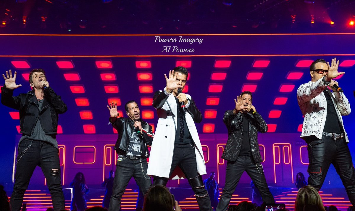 lacah_12's tweet photo. Happy #ManCrushMonday the #BHFamily #bhsisters #JonGirls #JonathanKnight #JordanKnight 🫶🏻It's a special day for Donnie #HappyDonnieTwitterVersary 🎉Bless @DonnieWahlberg for being the epitome of unconditional love🧡🤖💜 #BHLove 💞 #StepByStep 🫂 #StillKids 💞#loveeternal  💜♾ https://t.co/VEL8WW8Pmo