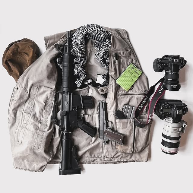 GGadsen32150's tweet photo. "I'm just a photojournalist."

- [concept_grey] https://t.co/91q2UTYM1B