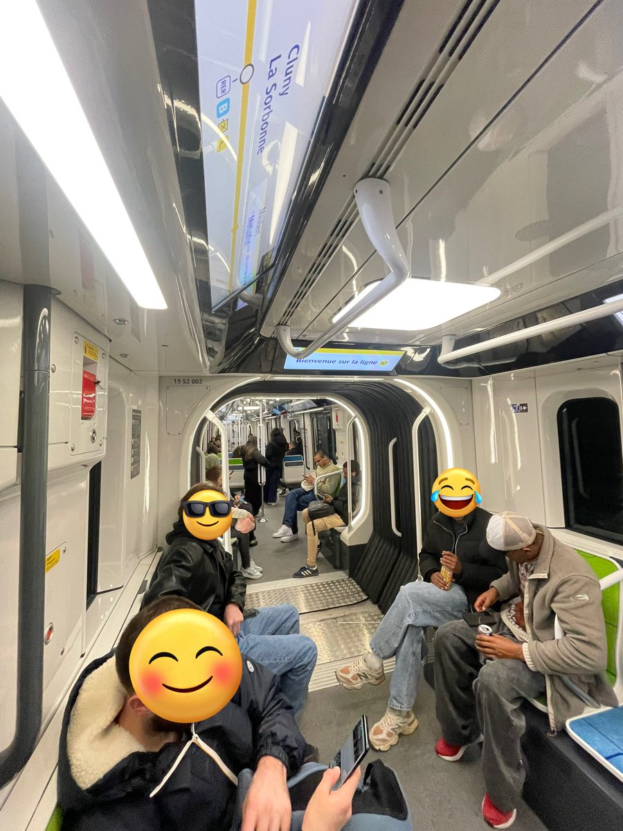 Pierre_Ad's tweet photo. Nouveau métro MF19 🚇 sur la ligne10. Une vraie révolution par rapport aux anciens trains ! Confort, espace et silence… 🤫 #duroc #ratp https://t.co/deOQM759tI