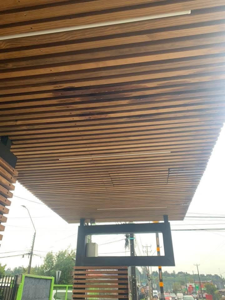 ☔️ #SistemaFrontal: Según usuarios de redes sociales, algunos de los nuevos #Paraderos en #PuertoVaras, estarían presentando filtraciones. 
(y aún ni siquiera llega el otoño)

➡️Fuente: facebook.com/share/p/1AT9Rz…