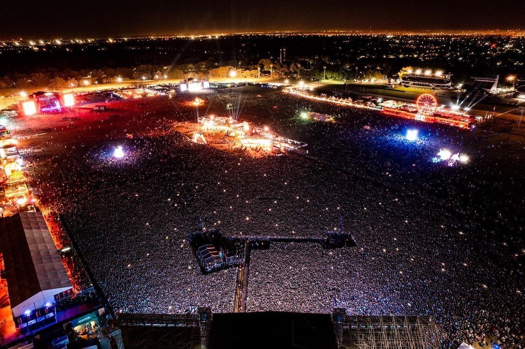 a todo esto, los vi muy cómodos durante el fin de semana bardeando a julian casablancas para enaltecer a otros artistas take it easy pendejos alterno no se olviden que es el papá de todos ustedes