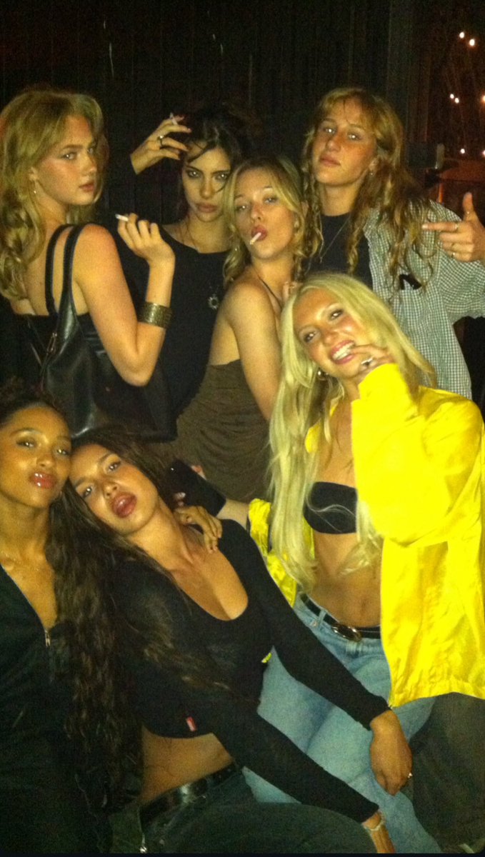 thebodynetflix's tweet image. LIONS 🦁 - the body cast members sarah abbott (olivia), emily roman (claire), sofia wylie (grace franklin), julia lowe (blair), sara boustany (elise zakaria) and kristina bogic (anya butler) celebrating bella neuspiel’s birthday in los angeles last night. #THEBODY #Netflix