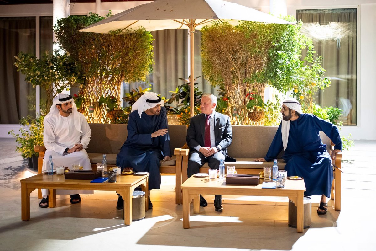 maher_shr's tweet photo. جلالة الملك عبدالله الثاني وسمو الشيخ محمد بن زايد آل نهيان، يبحثان التطورات الإقليمية وسبل خفض التصعيد الدائر.
وأكدا خلال لقاء في الإمارات، إدانتهما لأية اعتداءات على البلدين الشقيقين وسيادتهما،مشددين على أن الدول العربية لم تكن طرفا في الحرب ولم تبدأها، بل حاولت احتواء الأزمة. https://t.co/uT2pfJ7LCZ