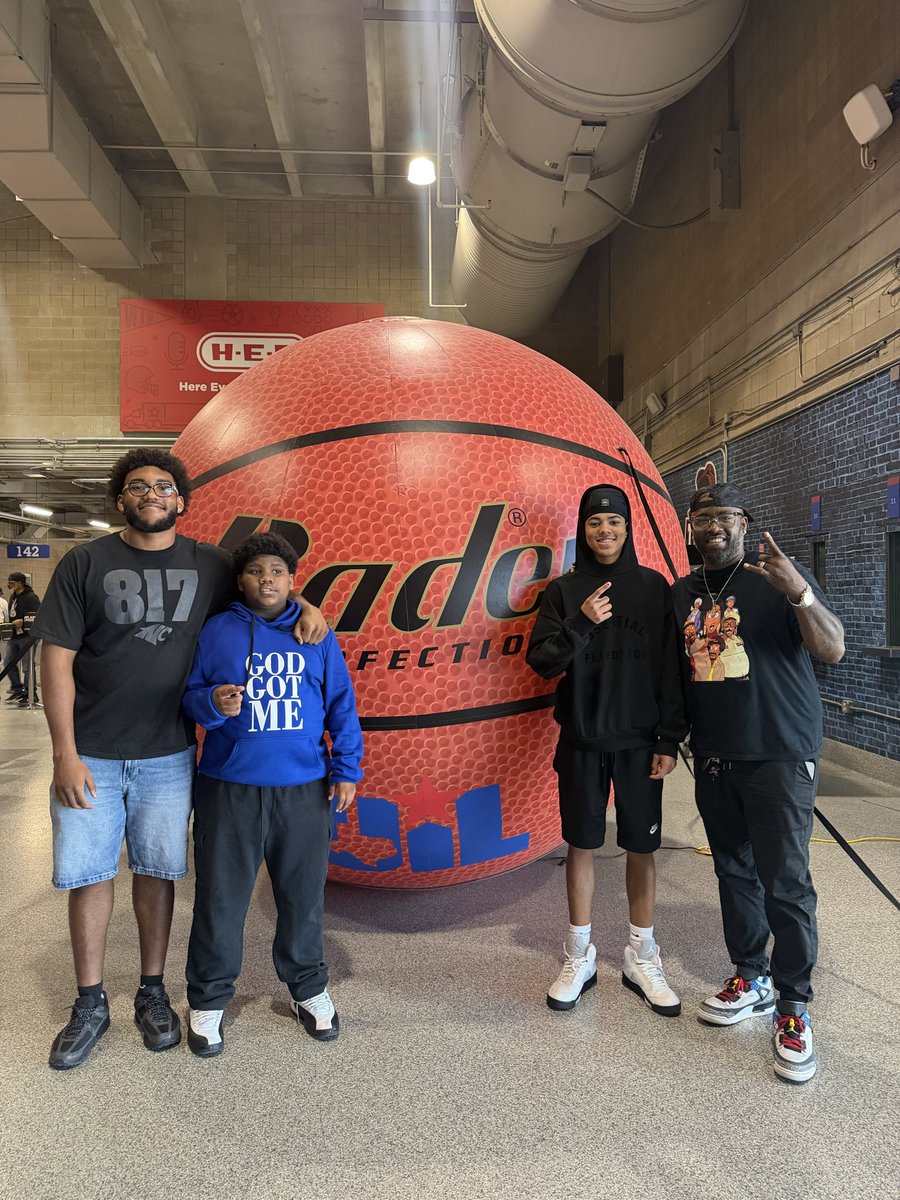 JohnTurntine's tweet photo. I had a great #TINE supporting the North Crowley BB team down at the State championship in San Antonio with my son @TurntineJohn @Tylin_Turntine and I also got to see my older kids Sky and Kai @KaiTurntine6 in Austin . Congratulations @ncpantherbb !! #817 #FortheCity https://t.co/7G2St5wmhe