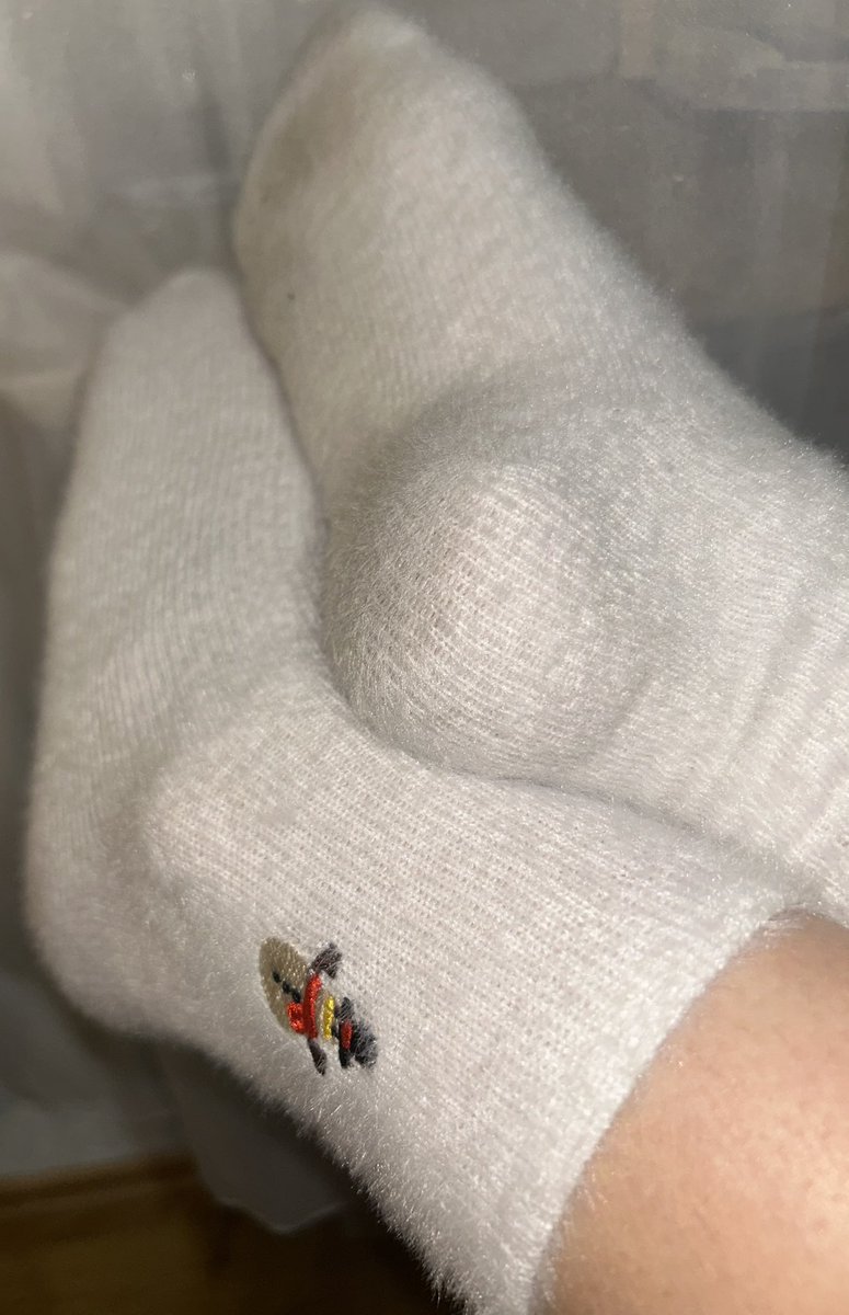 Bellamiaano's tweet photo. Diese weißen Socken wurden 3 Tage getragen 🧦👣

Weich, warm und noch in der Form meiner Füße…

Nur ein Paar verfügbar. Schnell sein lohnt sich!

Schreib mir eine DM, wenn du Interesse hast 💌

#socks #socklover #wornsocks #feet #footlover #sockfetish #dmforcontent #privatesets https://t.co/7t3je3WAP3