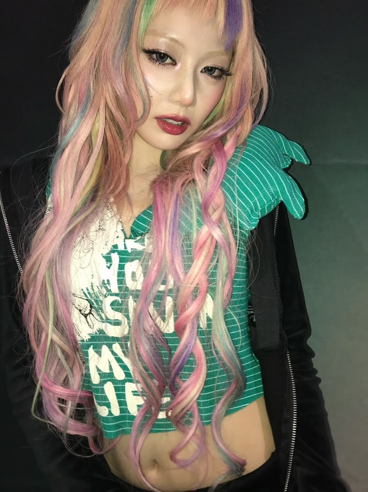 acervohina's tweet photo. adm sumiu pq invadiu a casa da hinata e colocou tinta rosa no shampoo dela pra ela voltar com o pink hair https://t.co/XYCjHSzXSm