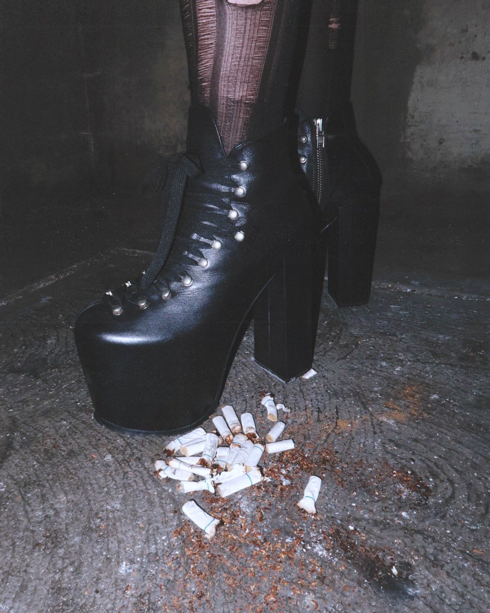 𝖙𝖗𝖊𝖊𝖓𝖟 🩸 tweet media