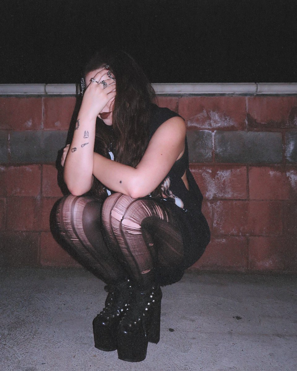 𝖙𝖗𝖊𝖊𝖓𝖟 🩸 tweet media