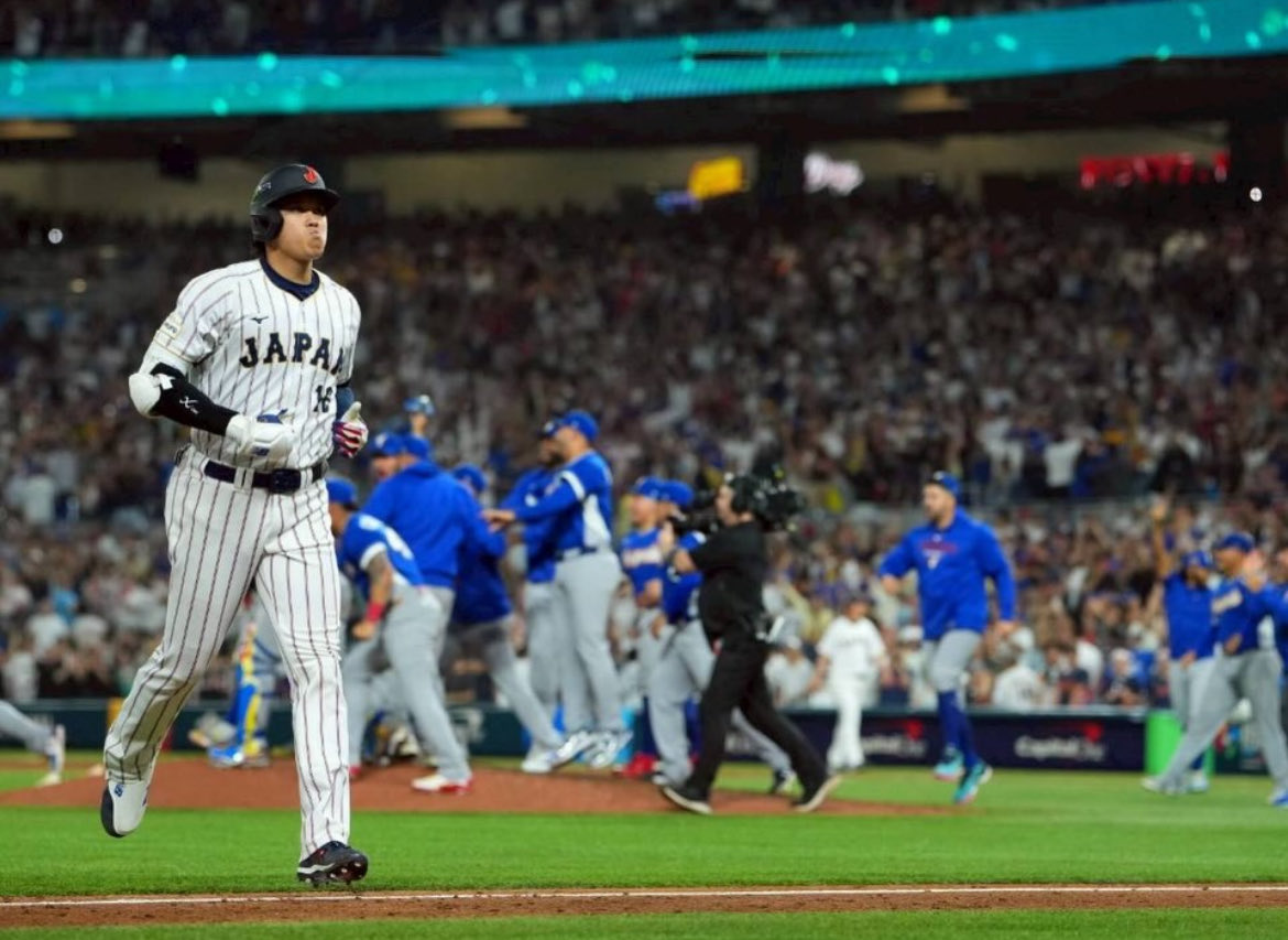 30R9gmaMUy3guDJ's tweet photo. 大谷翔平「不甲斐なさを痛感」
自身のSNSを更新
↓
「ファンの皆さん、応援ありがとうございました。皆さんの声援が、毎日私たちの背中を押してくれていました。望んだ結果には届かず、自分の不甲斐なさを痛感しています。

選手、監督、コーチ、そしてチームを支えてくださったすべてのスタッフの皆さん。
短い期間ではありましたが、日本代表として皆さんと野球ができた経験に心から感謝しています。本当にありがとうございました。

また、一次ラウンドから対戦した各国の選手、そしてファンの皆様にも感謝申し上げます。そして、勝利したベネズエラの皆さん、おめでとう」

(via:shoheiohtani / IG)
#大谷翔平 #ドジャース