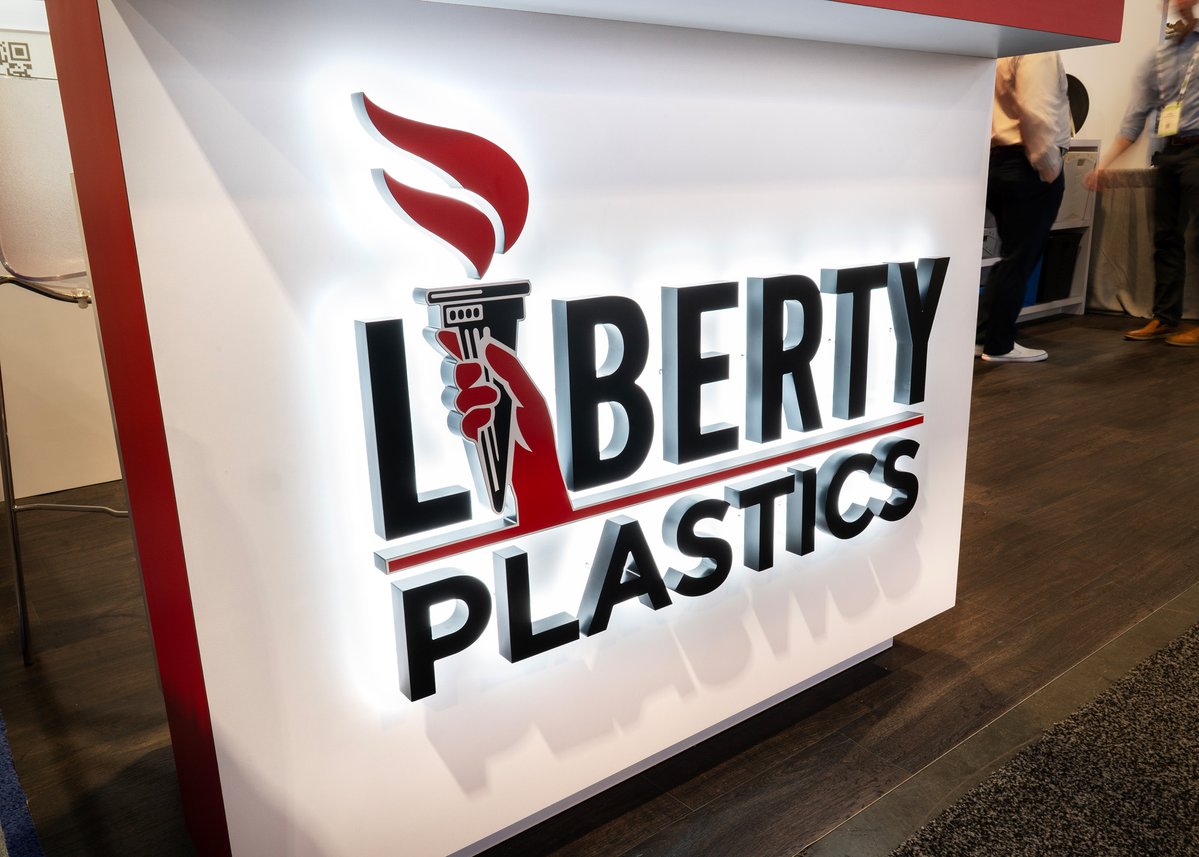 Featherlite Exhibits tweet media