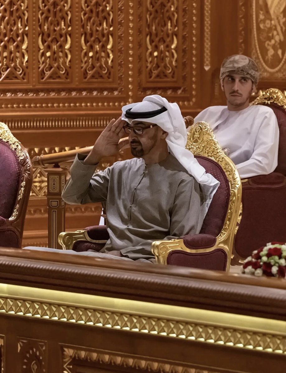 كفك اليمنى لنا تعاهد
إن الوطن في كف الأسود 🇦🇪
#MBZ