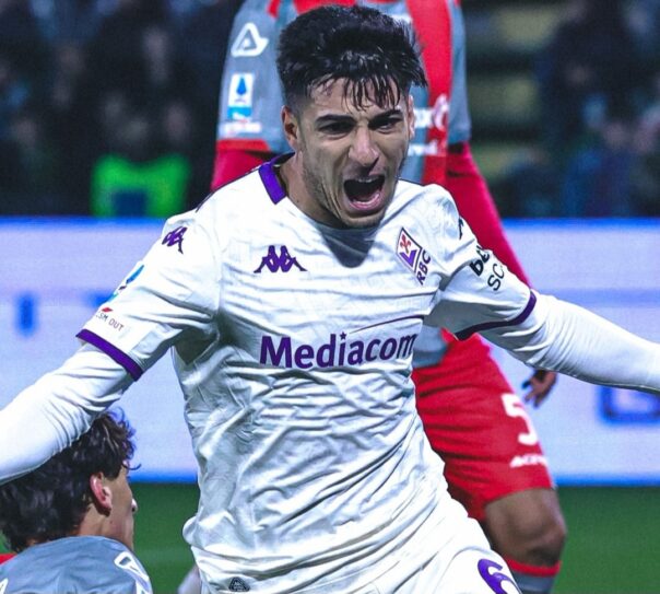 FirenzePost's tweet photo. Fiorentina vince e convince a Cremona: 1-4. Con i gol di Parisi, Piccoli, Dodò e Gud. La classifica sorride ma guai a distrarsi. Pagelle
https://t.co/hsIbo2Pp6E https://t.co/2vTrJtU1An