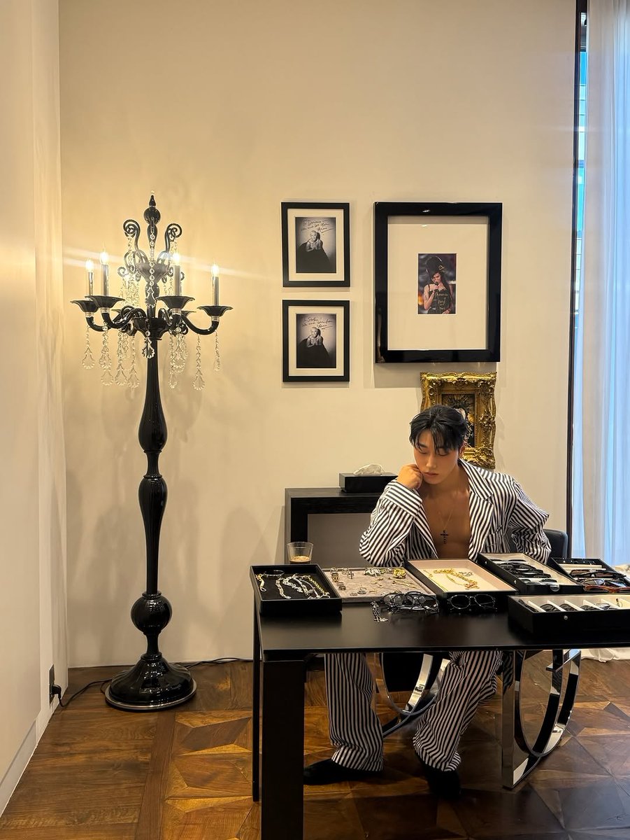 san 🫐 tweet media