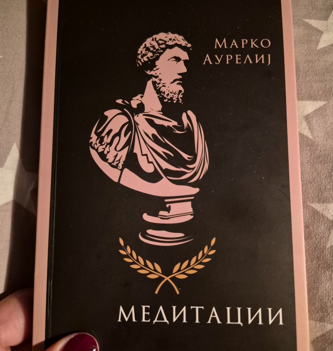 Не ми се верува дека дури сега ја откривам книгава.
Препорачувам 📖