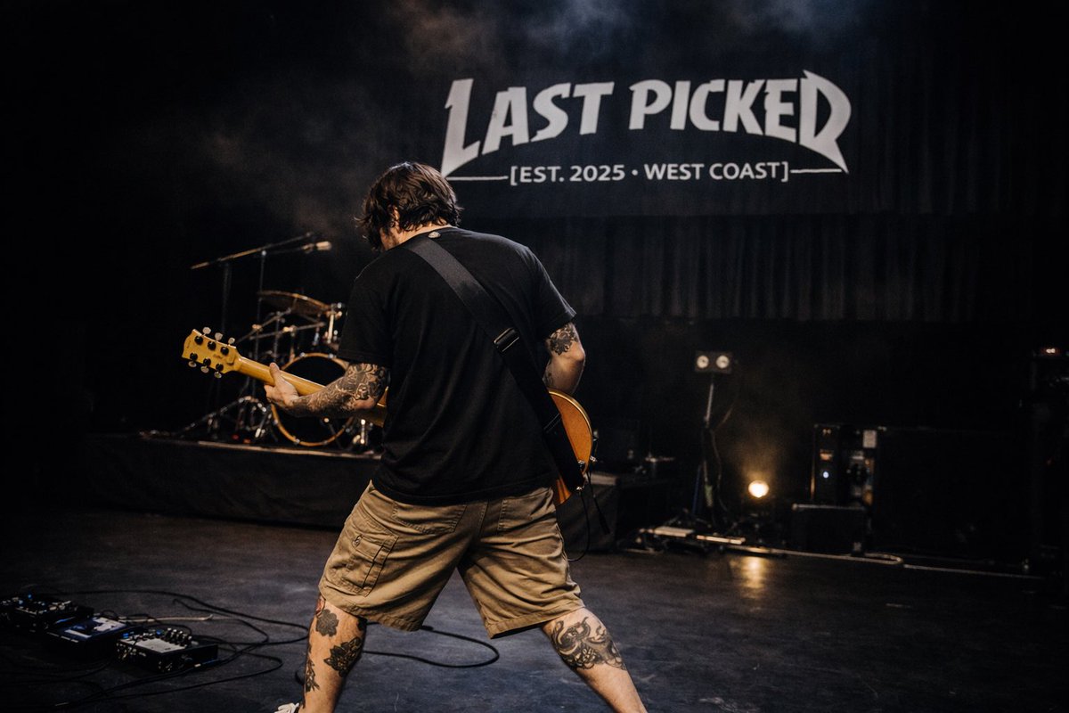 LastAllianceRec's tweet photo. When the lights hit and the first chord rings out,
everything else disappears.
Just the sound, the stage, and the moment.
LAST PICKED — EST. 2025 · WEST COAST
#LastPicked
#MelodicPunk
#PunkRockLive
#WestCoastPunk
#LiveGuitar https://t.co/rKfpHs8BAy