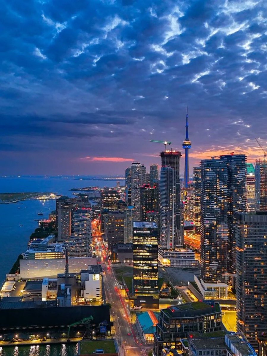 ga_richardson's tweet photo. Members of #CANZUKsociety can fly to #Melbourne #Toronto #Manchester #Auckland #London #Brisbane #Vancouver #Belfast etc & settle in without missing a beat.
Letβs lower barriers to mobility within #CANZUK & ultimately across all 15 #KingsRealms. #cdnpoli #auspol #nzpol #ukpoli https://t.co/CsRh4AC7Ia