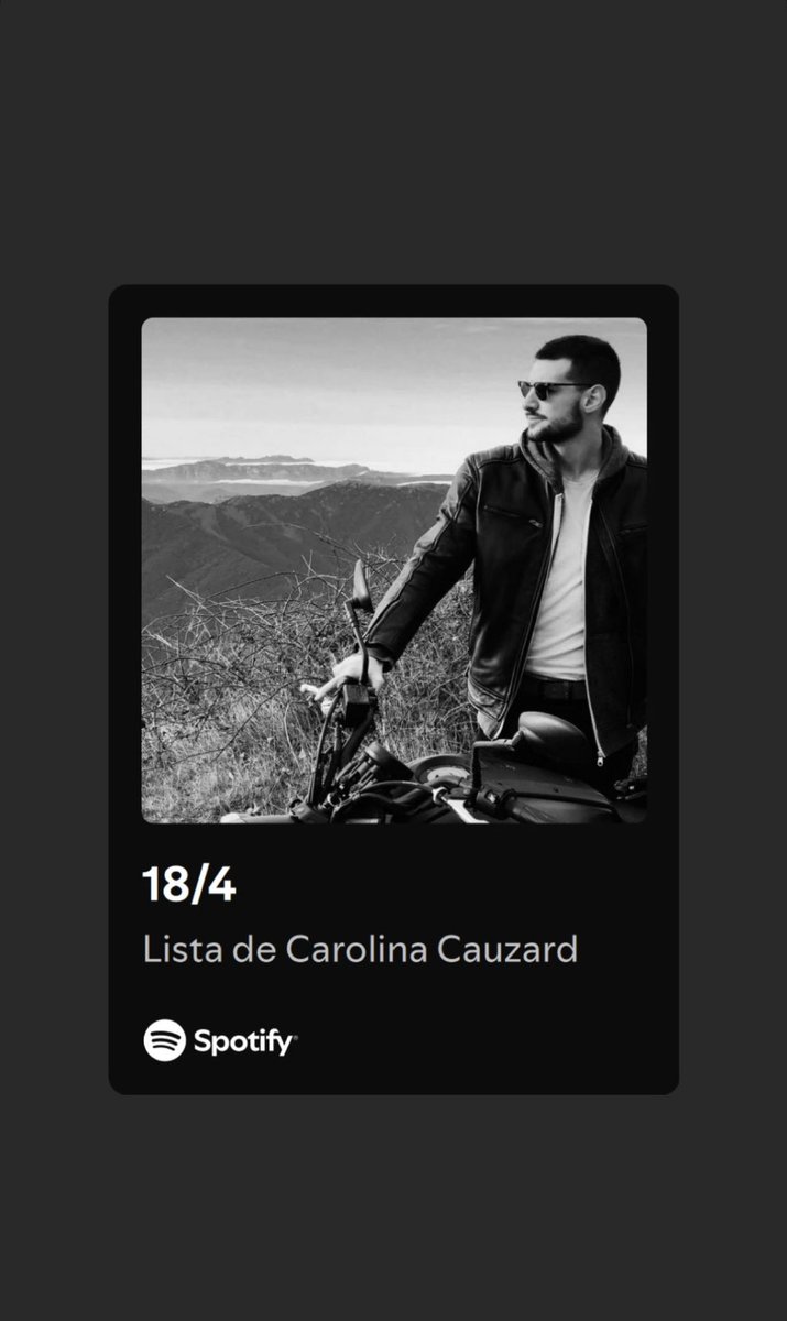 rosanesfiguerol's tweet photo. A la pantalla del meu mòbil apareix l’avís d’una publicació. Una fotografia del meu fill amb un peu de pàgina: 
“18/4
Lista de Carolina Cauzard”
La Carol…la Carol del Josep adolescent, del Josep del mama, és que els pares li han llogat una discoteca pel seu aniversari i ens han convidat també a quedar-nos a dormir a casa seva . Porfi, porfi, deixa-m’hi anar.
La Carol de la sessió de les 500 fotos. 
La Carol de les festes de Vall-de-roures,
del “Cagolina pásame la vegduga”.
La Carol, l’amiga del meu fill a la que encara no he abraçat. 
I jo li escric un missatge per agrair-li que tingui present el meu fill, per fer saber al món com se l’estima. “Gràcies, Gràcies. Gràcies. No sé com expressar quant de bé em fas. T’estimo, Carol 🫂”
I la Carol em contesta. Escriu que el Boan sempre estarà en els seus dies. Sempre. Que havia fet la llista de cançons ja feia molt de temps; que les cançons que havia triat la feien sentir que el meu fill estava aprop seu; que no hi havia ningú més a qui li agradés la música com a ell.
Que sent molt de dolor perquè sap perfectament que si el Boan estigués amb nosaltres hagués continuat il·luminant les nostres vides com només ell sabia fer. Que des que se'n va anar ha passat per moments molt foscos i sap que si ell hi hagués estat tot seria completament diferent. I escriu “no saps com el necessito i com l’he arribat a necessitar”.
Quantes vides ferides sense cap conseqüència per al feridor…
#JosepBoan #Reforma142CP #StopViolenciaViaria #JustíciaBoan #nofueunaccidente