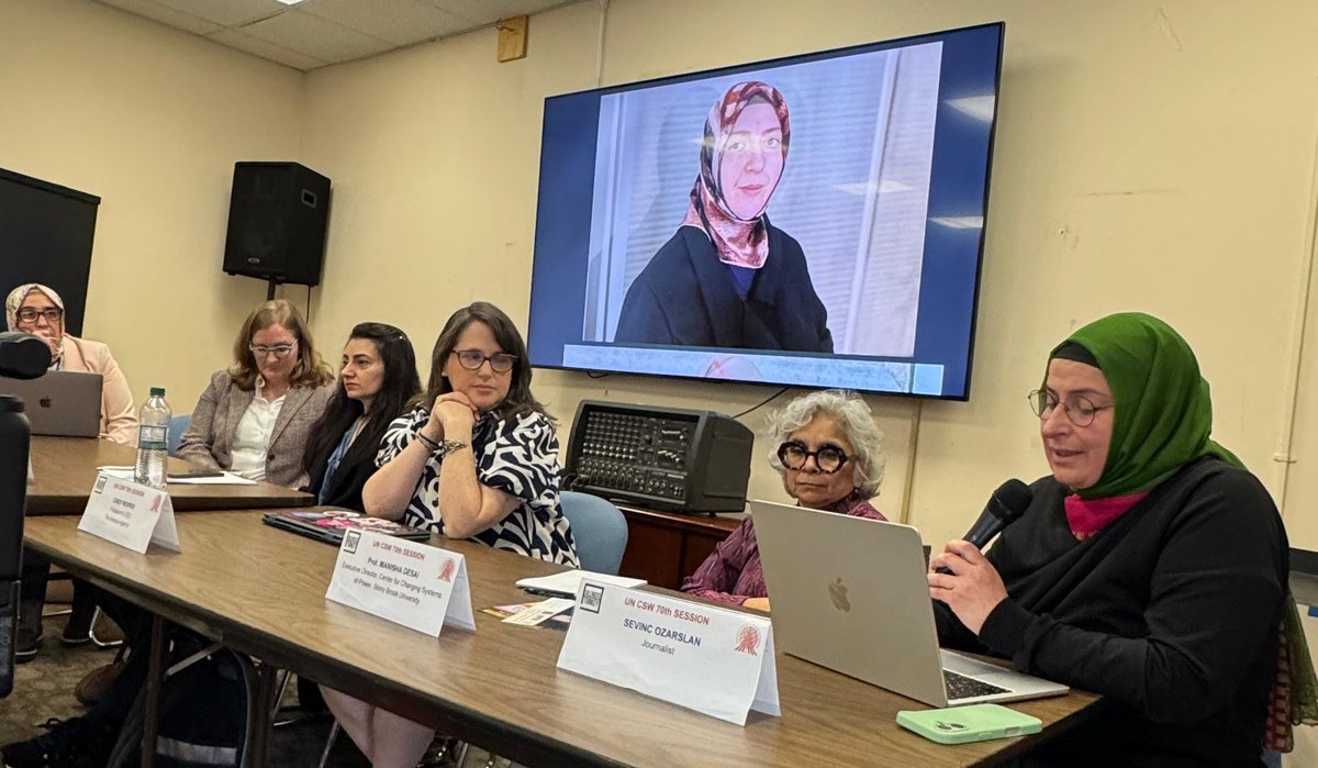 m a r i a tweet media