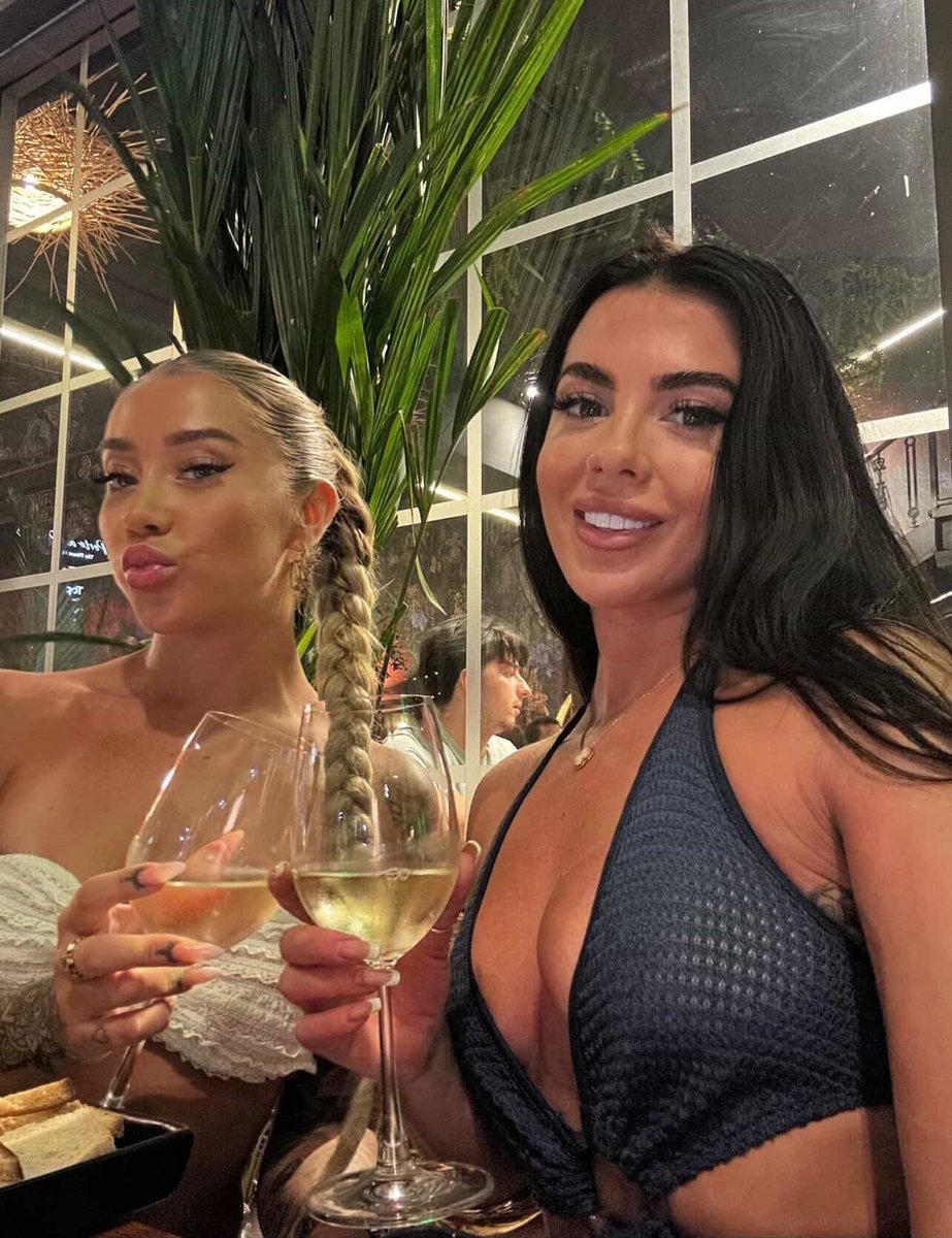 Queen Mia 💍 tweet media