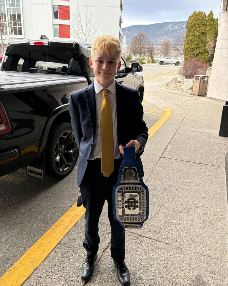 chacalgary's tweet image. DAWG of the day goes to Hudson Bennefield in our big win 4-2 vs NAX's U15s today! On to quarters tomorrow! #earnednotgiven #calgaryhockey #csshl