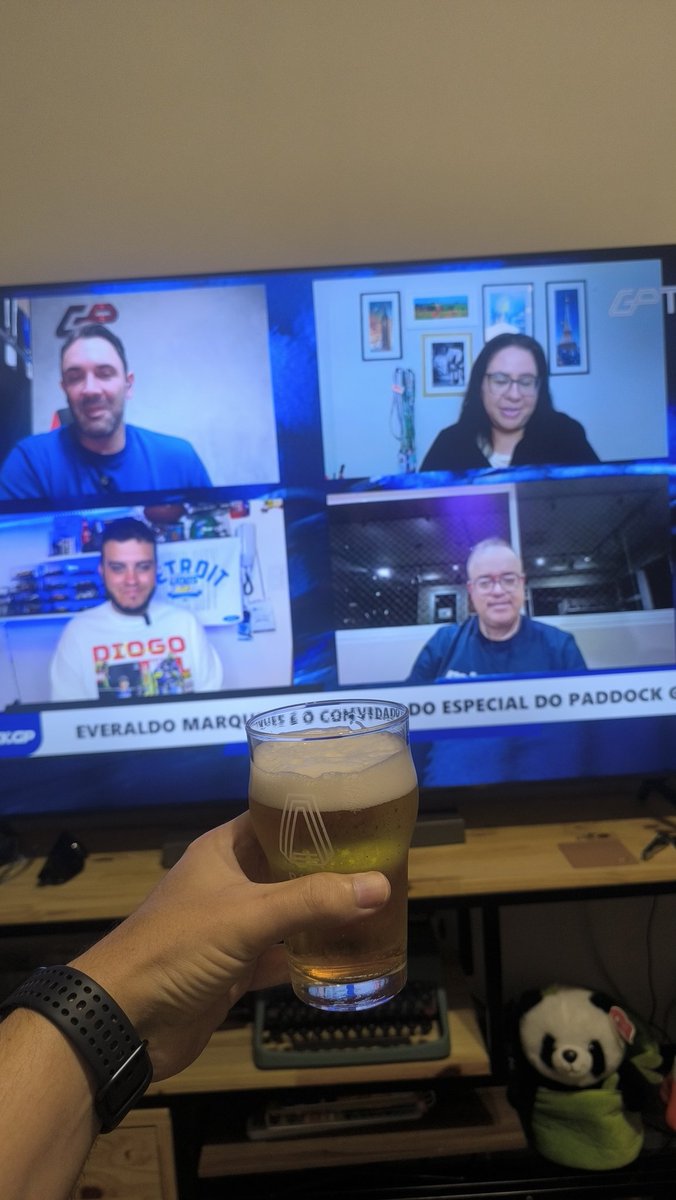 rodrigo_berton's tweet photo. A gelada foi quebrada pra acompanhar o #PaddockGP no @grandepremio
https://t.co/tRuTcEWyt7 https://t.co/wOhZH4vDC8