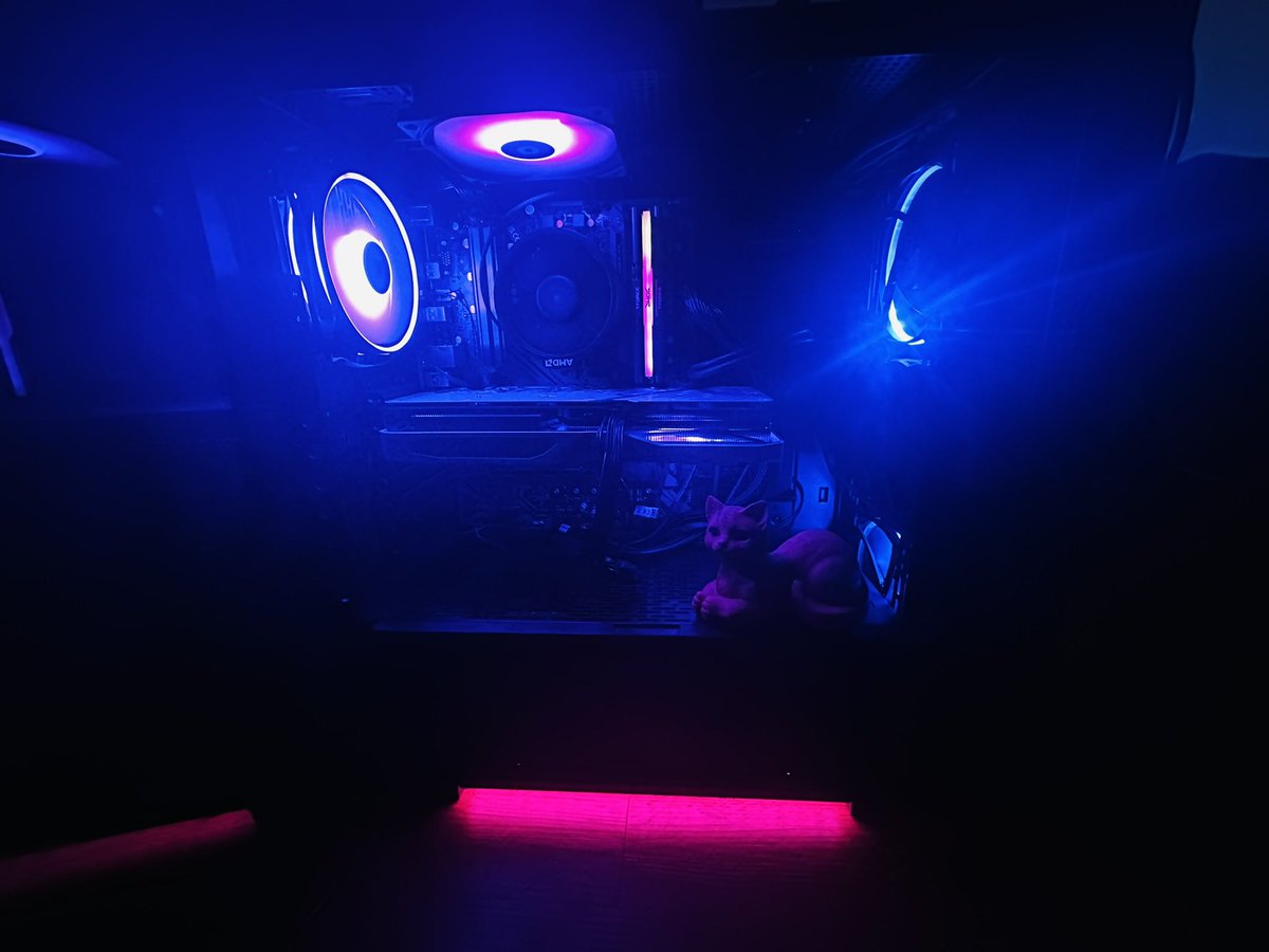 purppsurf's tweet photo. @444kor @fansly @official_throne Using this as an excuse to post my pc lol (yours looks dope though congrats!) https://t.co/HBOGiV72dB