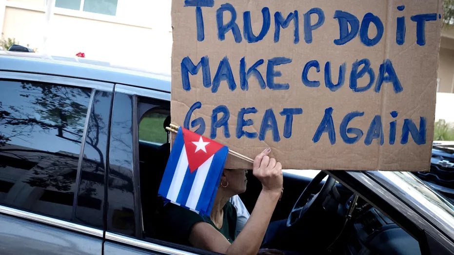 RL9631's tweet photo. Cuban activists to President Trump: “Make Cuba Great Again”Cuban people want to end communist dictatorship in their country. https://t.co/jlyXCzz4TK